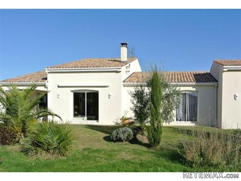 5 Bedrooms - Villa - Poitou-Charentes..