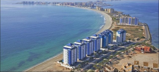 Beachfront Apartments with Spectacular..