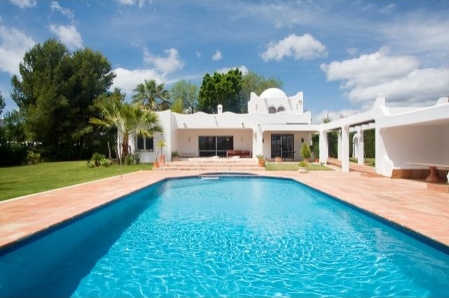 VILLA FOR SALE IN NUEVA ATALAYA