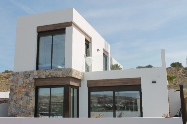STUNNING MODERN DETACHED VILLAS