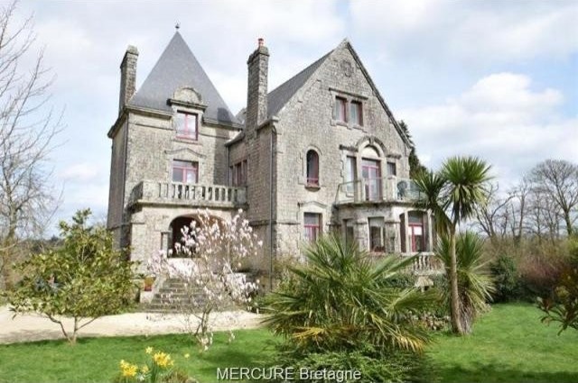 9 bedroom Manor House For Sale: 56160..