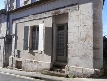 Town House To Renovate - 2