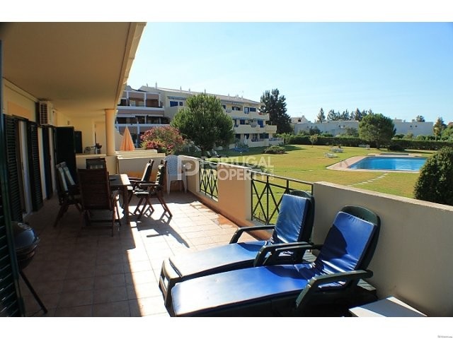 Ground floor very large terrace direct..