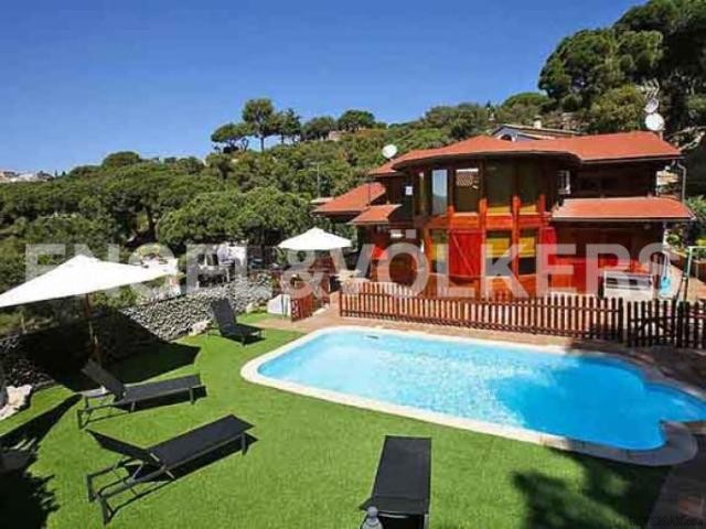Wood Country style House in Barcelona..
