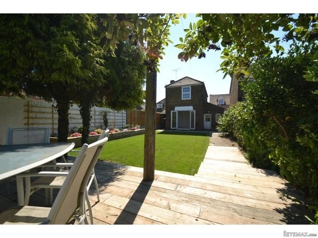 2 bedroom house in Minster On Sea..