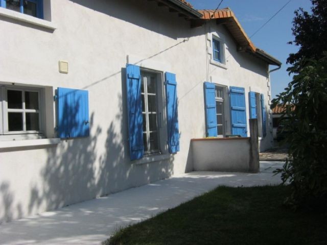3 bedroom house about 10 minutes from.. - 2