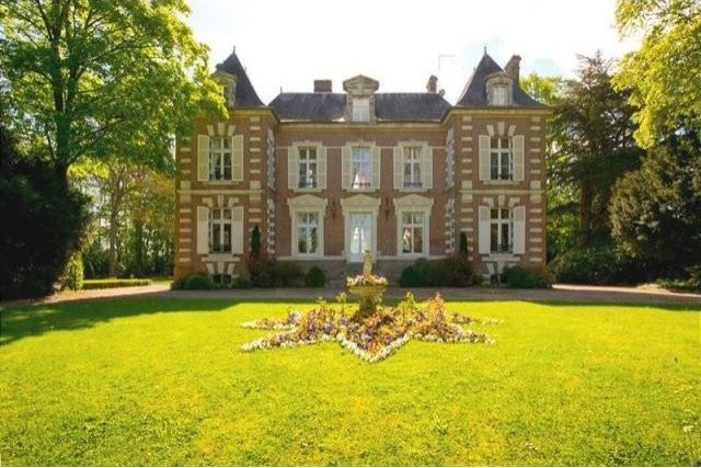 6 bedroom House For Sale: 80100.. - 2