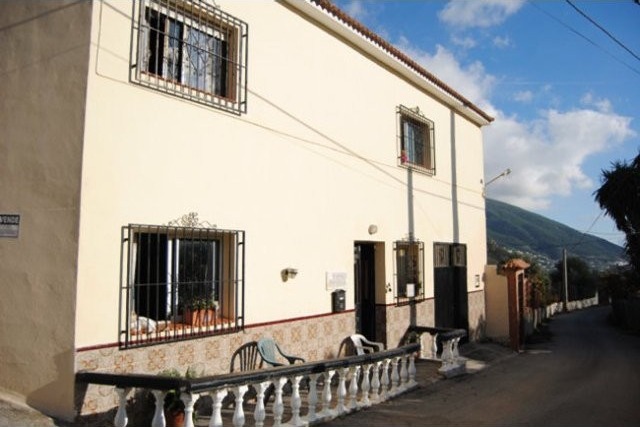 Town House for Sale in Alcaucin..