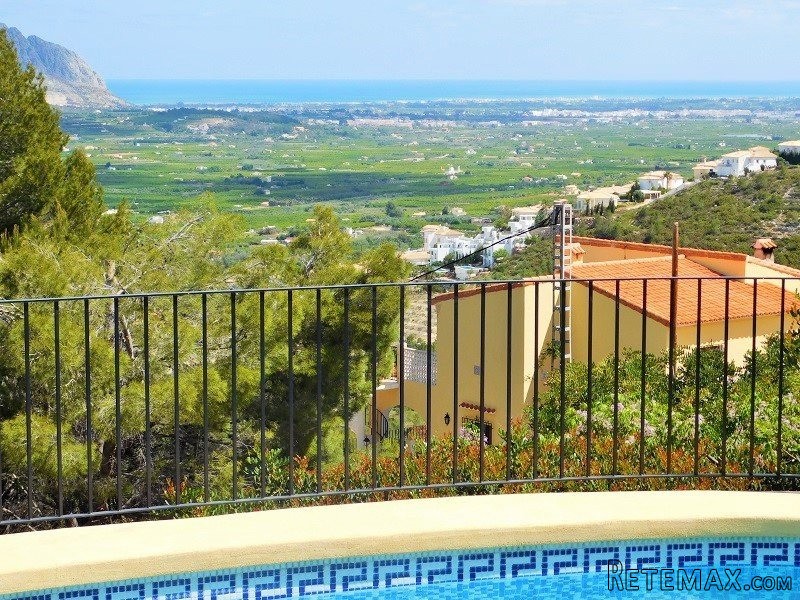 One Level Sensational 4 Bedroom 3.. - 2