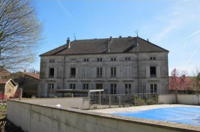 7 bedroom House For Sale: 52300.. - 2