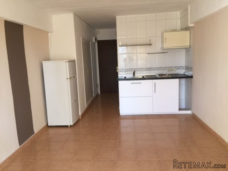 Study Just 5 Min Walk From The Beach!