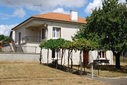 Modern property with basement in Ruffec
