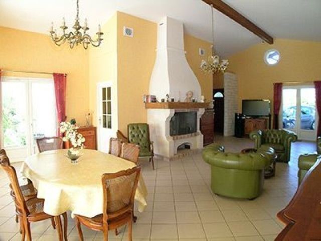 Beautiful 4 bedroom property with.. - 2