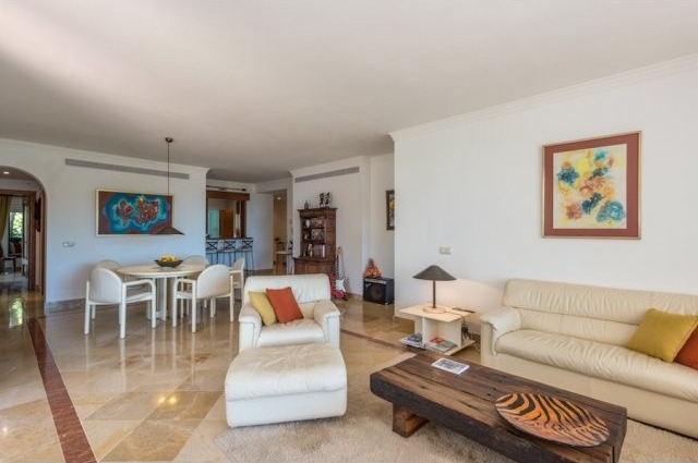 3 Bedroom Apartment For Sale In La.. - 2
