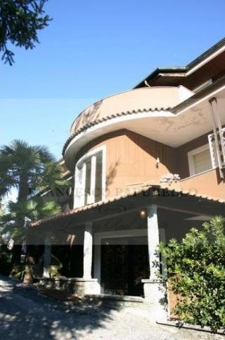 3 bedroom Apartment For Sale: Stresa, IT - 2