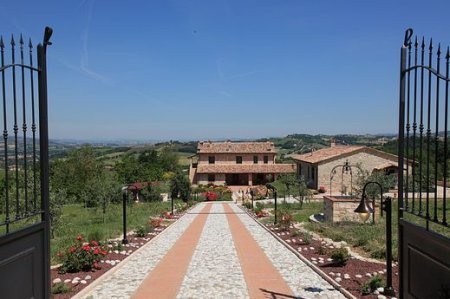 28 Room Property Just 3km From Todi - 2