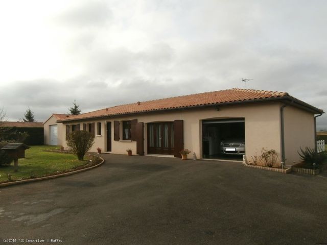 4 bedroom one level bungalow in very..