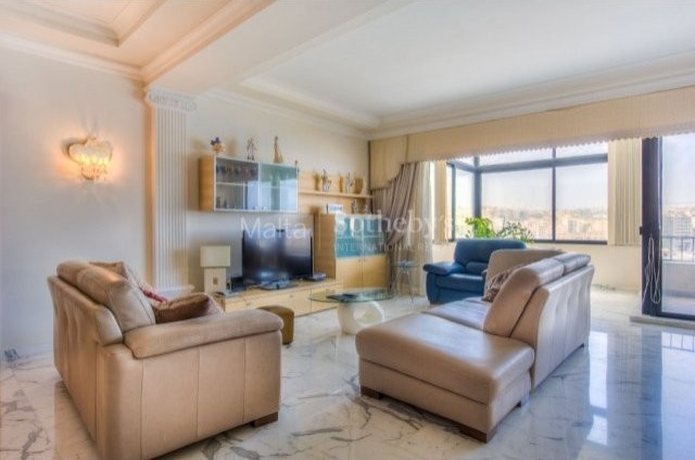 Sunny Side Large Apartment - 2