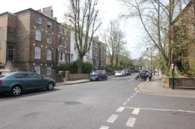 3 Bed Flat/Apartment To Let in London - 2