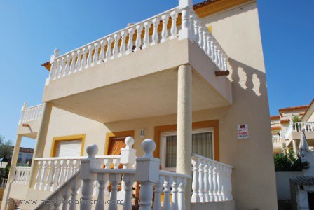 2 / 3 bedroom duplex with large under..