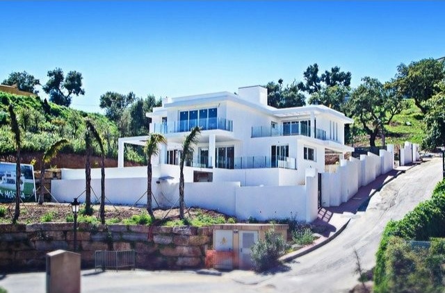 Villa for sale in La Mairena, Marbella..