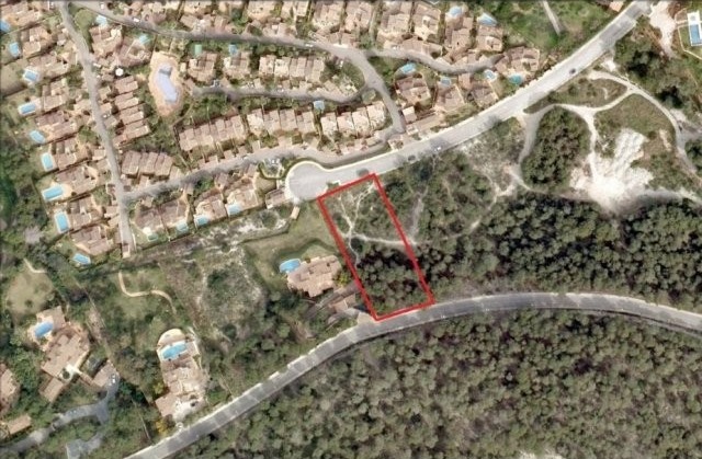 Large plot with spectacular views in..