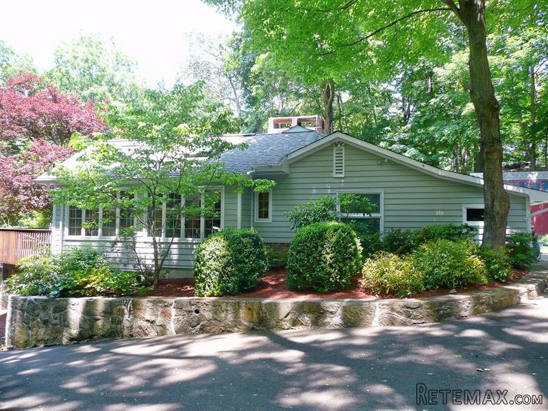 3 bedroom House For Sale: 299 Post Road..