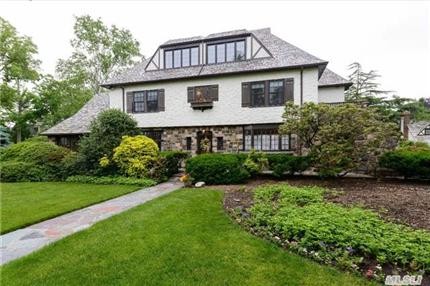 121 Whitehall Blvd Garden City, NY 11530