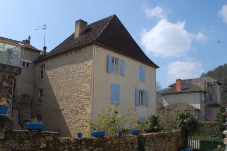 Charming 6 bedroom town house with..