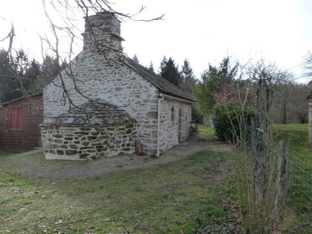 Pretty Stone Cottage and Outbuilding - 2