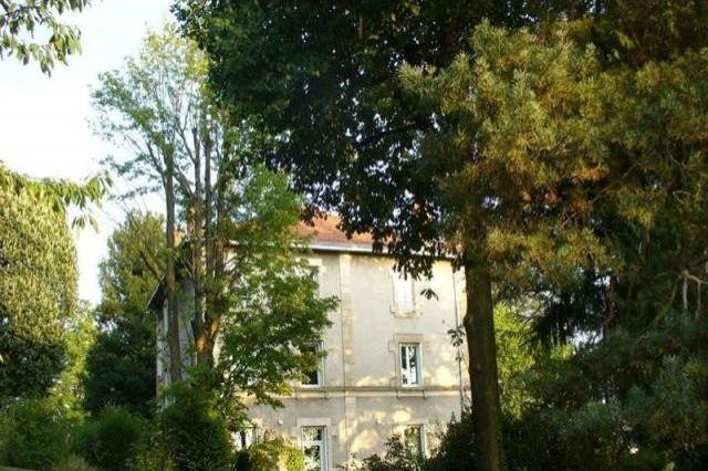 7 bedroom House For Sale: 42480 SAINT..
