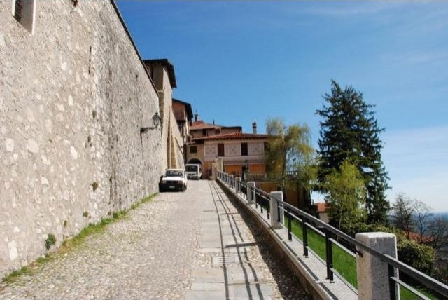 2 bedroom Apartment For Sale: Varese, IT