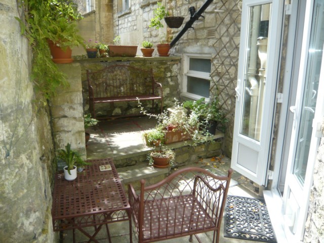 2 bedroom apartment with private patio - 2