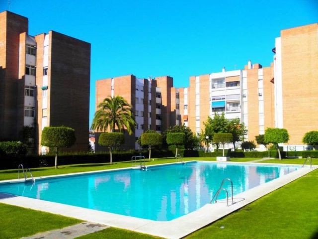Apartment - CLOSE TO AMENITIES, GATED..