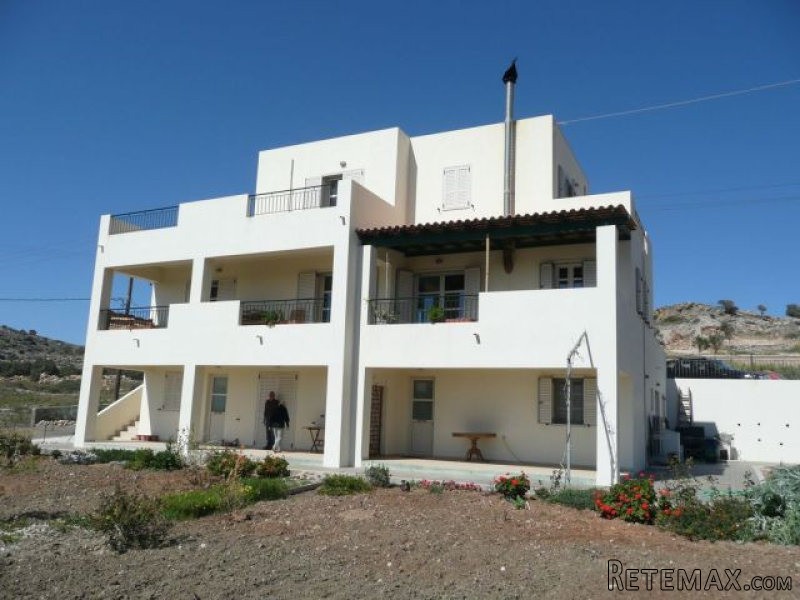 3 Bedrooms + Guest Apartment + Studio - 2