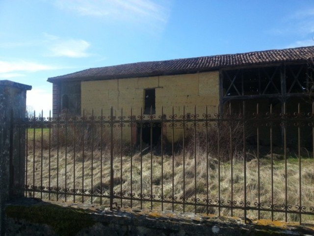 Vast Property to Renovate - 2