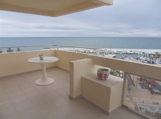 Wonderful first line beach apartment..