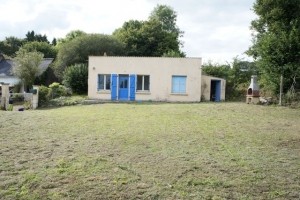 2 Bed Detached House & Garden