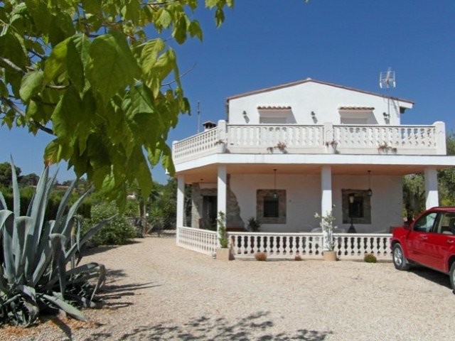 Lovely 5 bed villa close to Ontinyent
