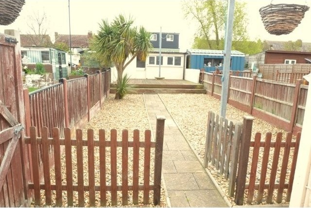 3 bedroom house in QUEENBOROUGH - 2