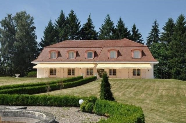 9 bedroom House For Sale: 38300..