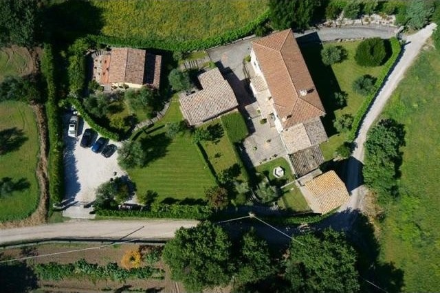 9 bedroom House For Sale: Lazio.. - 2