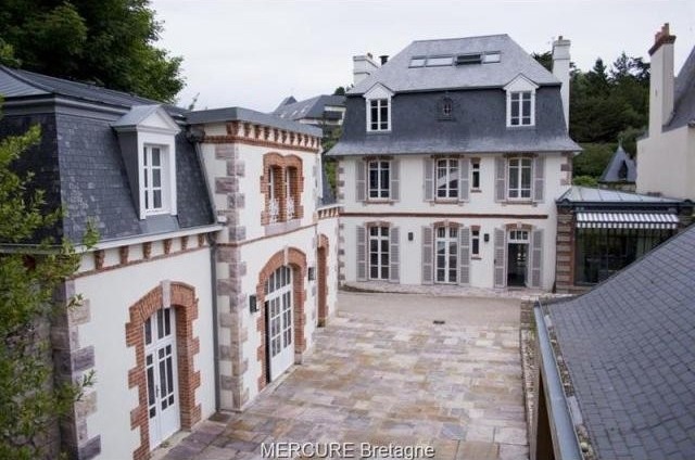 6 bedroom House For Sale: 22370 PLENEUF.. - 2