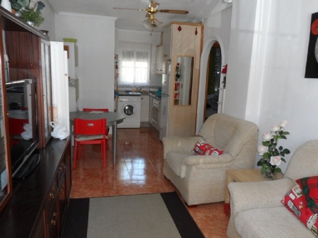 LOVELY GROUND FLOOR APARTMENT - 2