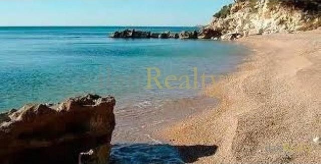 Large plot for sale on the seafront in..