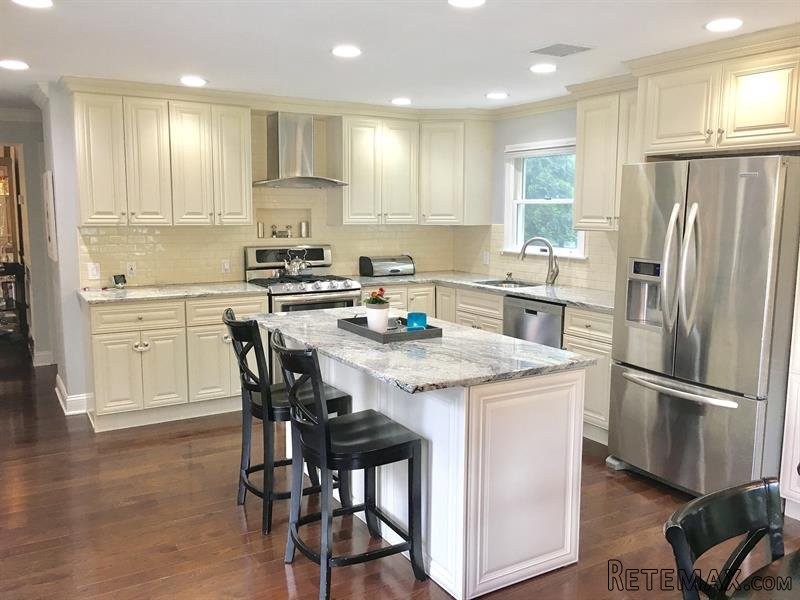 3 bedroom House For Sale: 3 Maple Court.. - 2