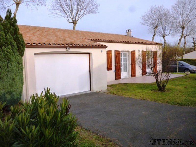 3 Bedroom Bungalow With Garage, Garden.. - 2