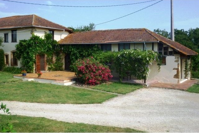 Lovely Cottage Near Huge Lake