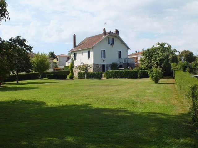 EC0525me Renovated 3 Bed Village House..
