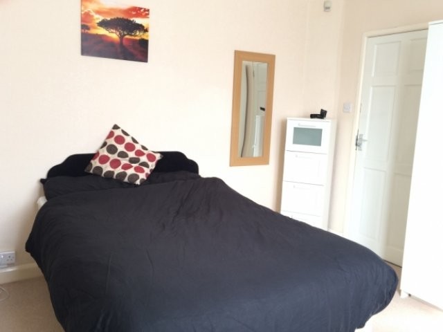 ROOM TO LET IN DAWLEY - ALL BILLS.. - 2